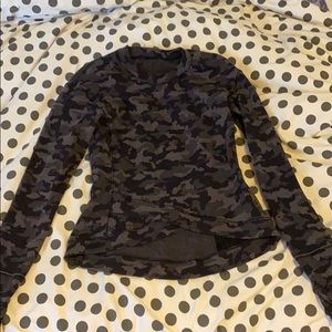 lululemon run briskly top, size 6